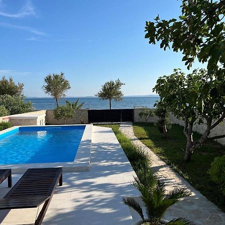 Holiday House Laura Vir Exterior photo